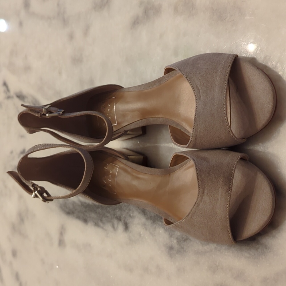 Kaari Blue taupe sueded fabric metallic heel sandals size 7